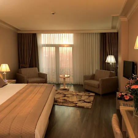 Eser Premium & Hotell Büyükçekmece